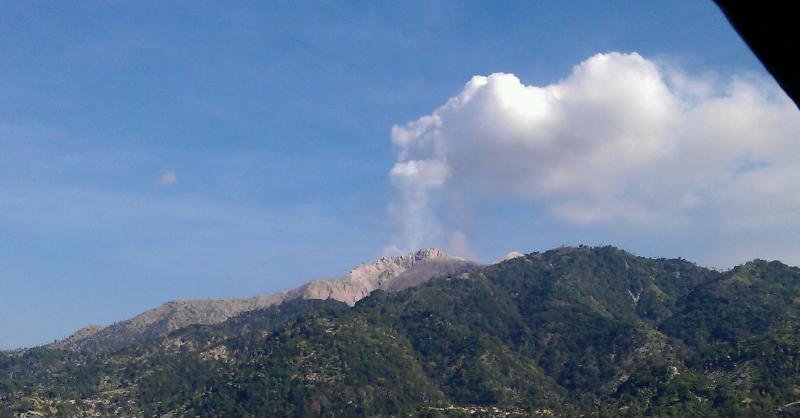 Paluweh_volcano_Aug_2013